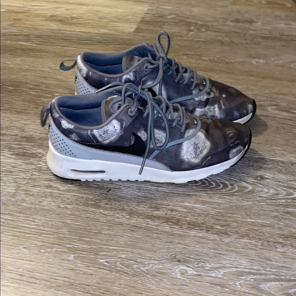 Nike Tennis Shoes